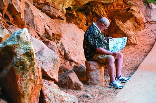 讓高齡者走入國家公園，享受樂齡生活，除了需要服務設施的提升，更需要能夠引起動機的其他因素 
