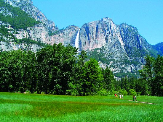 美國優勝美地國家公園著名的瀑布，有無障礙步道可抵達