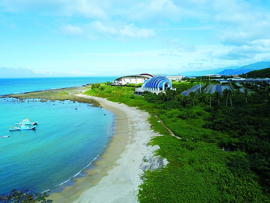 Kenting National Park Headquarters worked very hard for the conservation of Houwan Bay land crabs, and with the relevant conservation groups and 10 government agencies marking an important milestone by swapping public and private lands for the purpose of conservation. / Huan-Yueh Liu