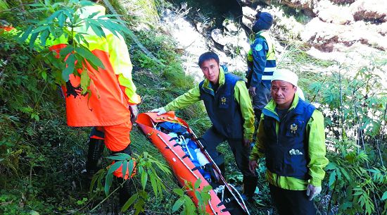 保七總隊第九大隊進行屏風山搜救/保七總隊第九大隊提供