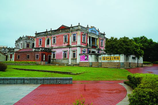 Interpretation and exhibition are one of the ways historic houses are reused; in addition, there are even more diverse ways of adapting these spaces.