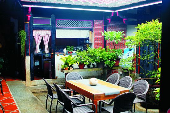 The design of a courtyard is an important wisdom of traditional architecture, and it is also an important factor in keeping the house well ventilated and comfortable.