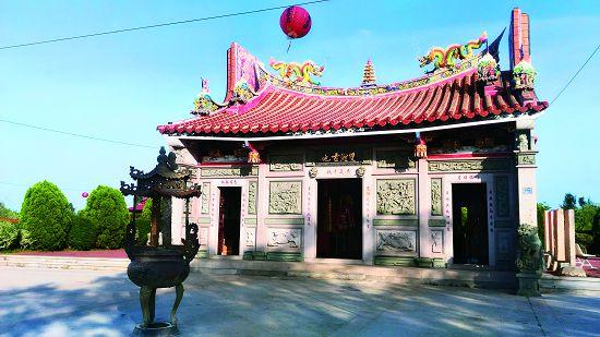 雙鯉湖畔關帝廟（雙鯉古地）是重要的民間信仰中心／李佳翰攝