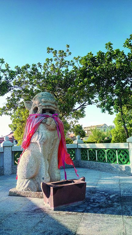 北山風獅爺由泉州白石打造，在傳統信仰中為湖畔聚落鎮風、擋水煞／李佳翰攝