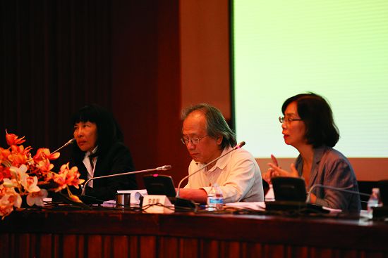 郭瓊瑩、劉益昌、李素馨教授(由左至右)參與「從文化景觀角度談國家公園發展新思維」講題之交流與對談