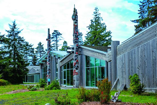 海格拉漢姆島（Graham Island）島上文化遺址中心前豎立著海達族的圖騰