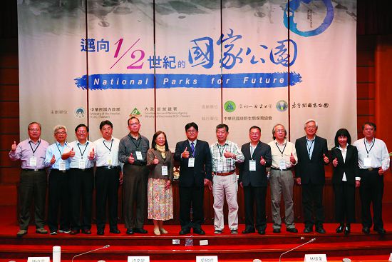 內政部營建署吳欣修署長和與會專家學者合影<