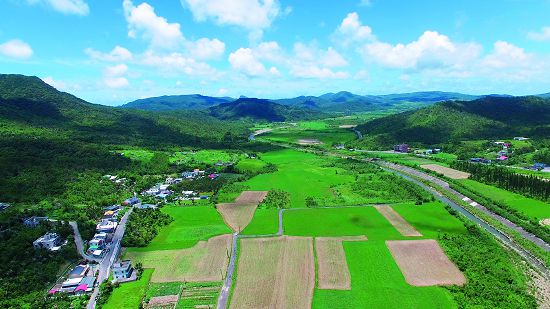 里德社區廣闊的平原,是觀看落鷹、起鷹與鷹柱等秋季猛禽過境特殊景觀的最佳地點
