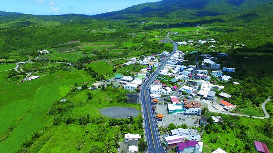 永靖社區搭上「海角七號」推出「茂伯送信」遊程,帶領民眾認識永靖的人文與生態1