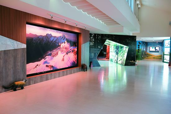 敞亮的大廳設計，擁有相對寬闊的空間，可以做為遊客集合說明用途