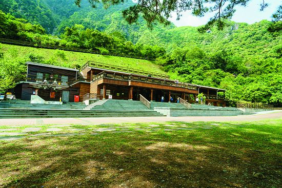 布洛灣遊客中心周遭有許多大自然的聲音可以去發掘／楊懷智攝