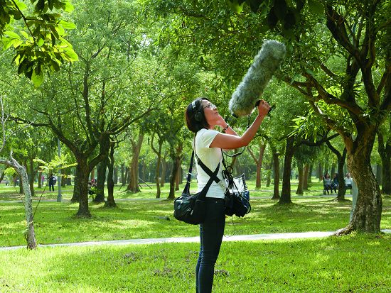 范欽慧在記錄聲景時，經常遇到好奇的民眾前來詢問／范欽慧提供