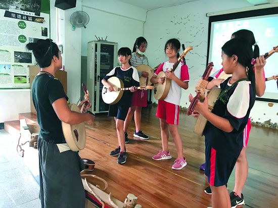 恆春社區大學在恆春古城東門展演/陳忠能攝