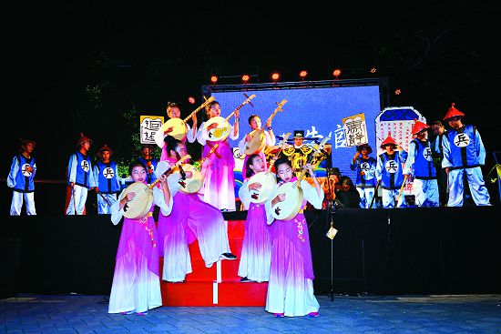 恆春民謠音樂節中的「民謠歌舞劇」創意無窮/陳忠能攝