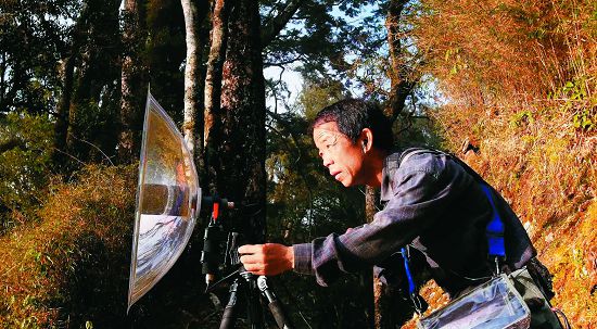 孫清松使用集音盤設備，收錄單一對象鳥鳴／孫清松提供