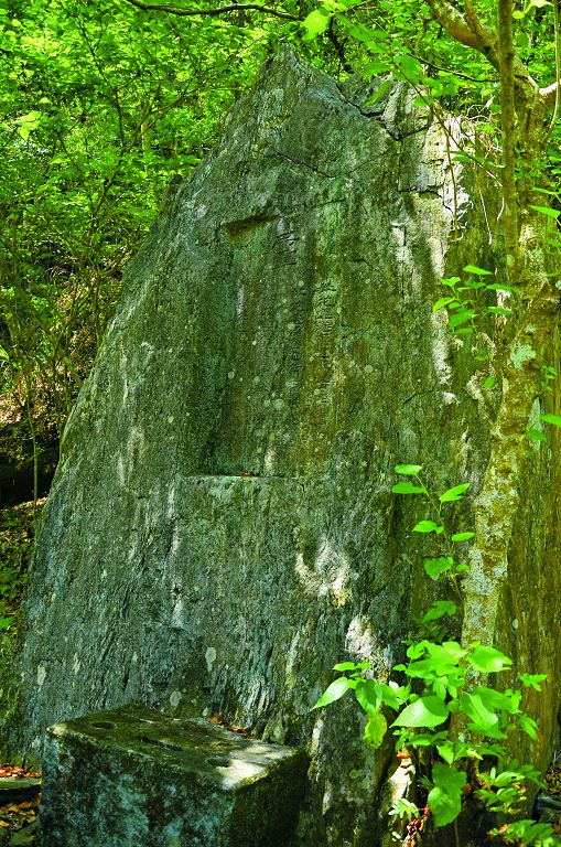 弔靈碑悼念殉職日籍警手與巡查