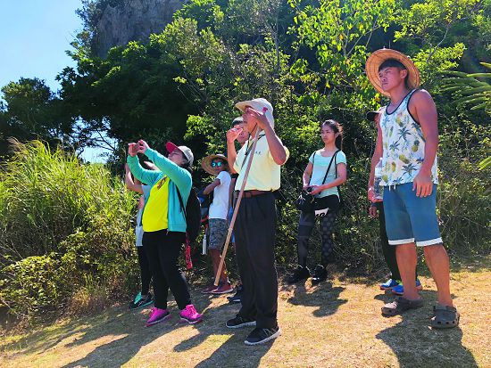 春季營隊由社頂解說員帶領尋訪梅花鹿