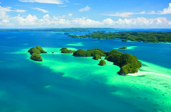 帛琉的珊瑚礁島嶼地形是世界知名的景觀/達志有限公司提供