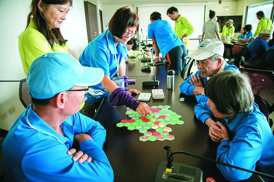 壽籌處開發的環教桌遊「獼猴保衛戰」，玩家化身為獼猴，體會各種自然及人為因素對獼猴族群的影響