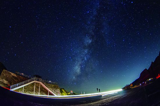 合歡山武嶺星空／何小綠攝