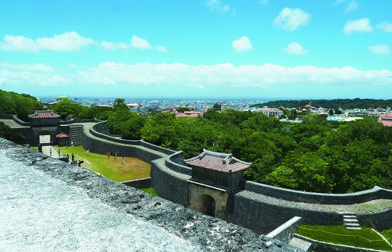 大屯山區所產的茶曾經也是沖繩的新興商品 （沖繩首里城廣場望海）／江殷儒攝