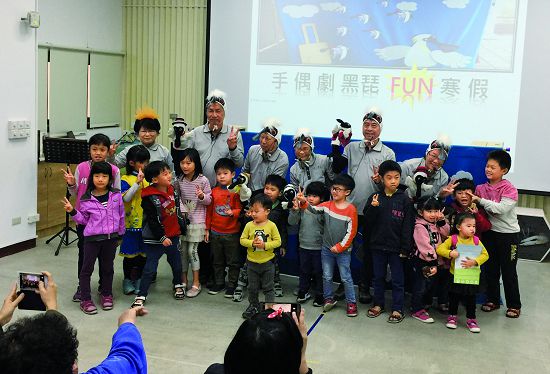 黑琵手偶劇受到大小朋友的歡迎