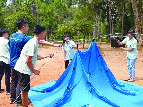Youth Camp 以露營活動的方式,讓孩子能慢下腳步感受空氣、陽光、生命。