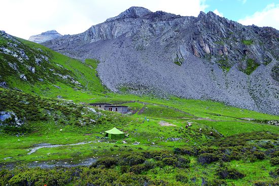 二峰及基地營（4,200公尺）