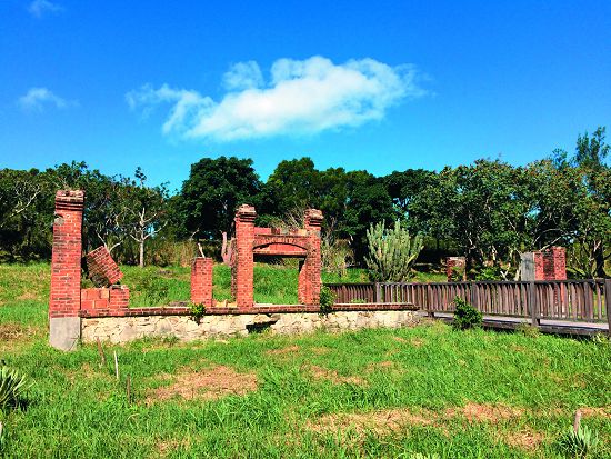 瓊麻工業歷史展示區保留了舊時恆春麻場日本職員宿舍殘蹟/墾管處提供