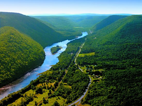 要復育乞沙比克灣的水域生態,需要從整個流域來思考(圖為注入乞沙比克灣最大河流薩斯奎哈納河(Susquehanna River))/資料來源:創用CC(https://pxhere.com/en/photo/120637)