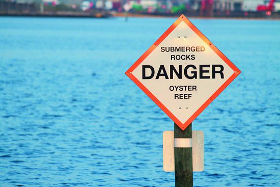 牡蠣礁岩重建區域有清楚的標示,避免各種水上活動或是船隻往來誤觸/資料來源:創用CC(https://www.nao.usace.army.mil/About/Projects/Oyster-Restoration/,美國陸軍工兵部隊諾福克管區提供)