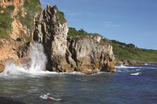 猩猩洞當中鐘乳奇石遍布