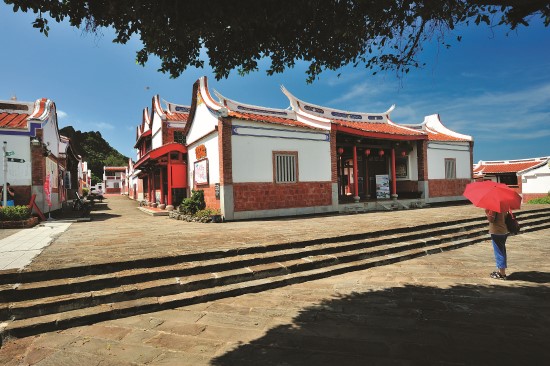 歡迎遊客到友善海洋環境餐廳用餐（圖為認證餐廳之一──墾丁青年活動中心餐廳）