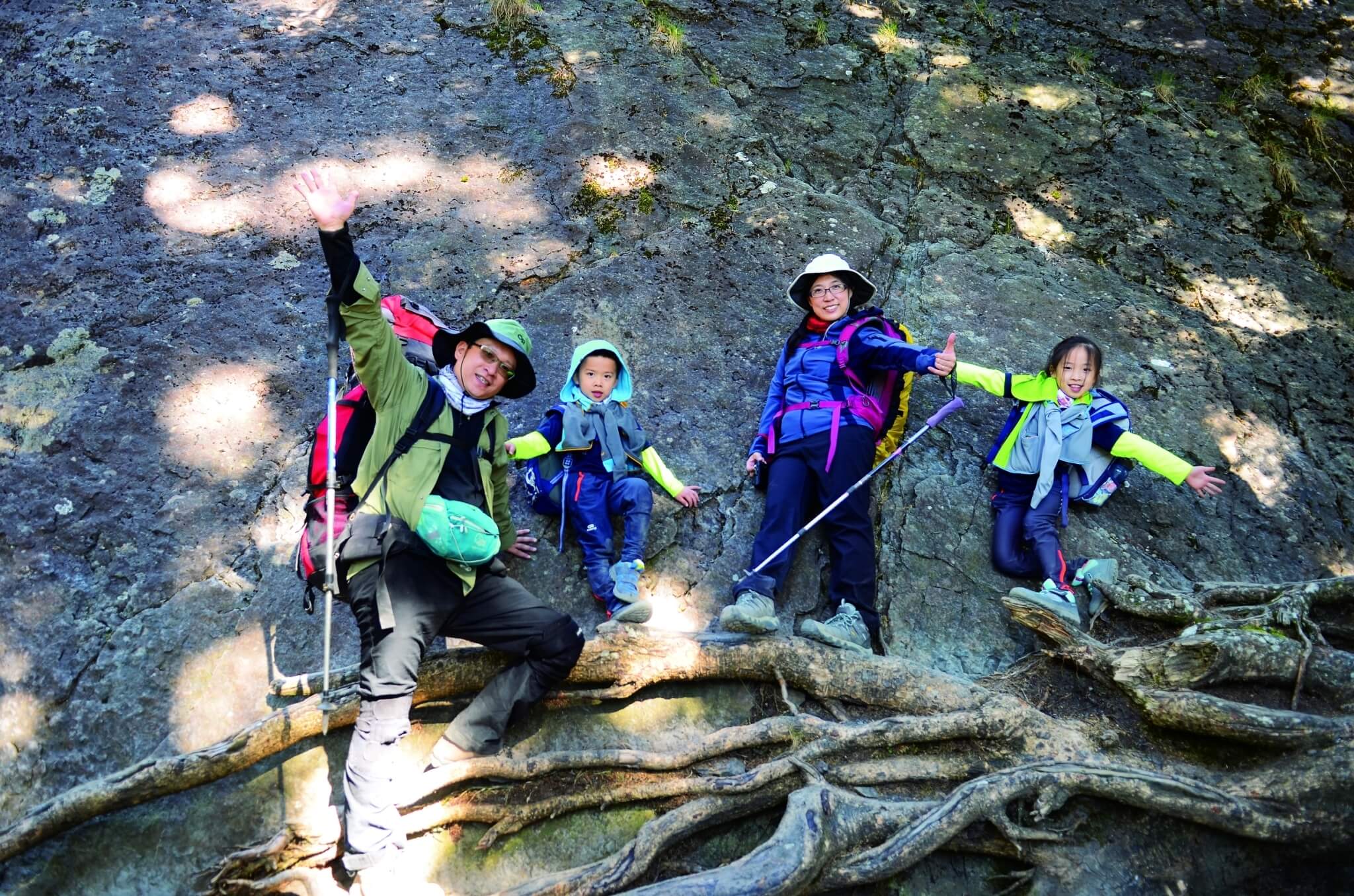 胡景程一家為了登玉山作足準備,成就一段難忘回憶。圖為路途中的大峭壁/胡景程 攝