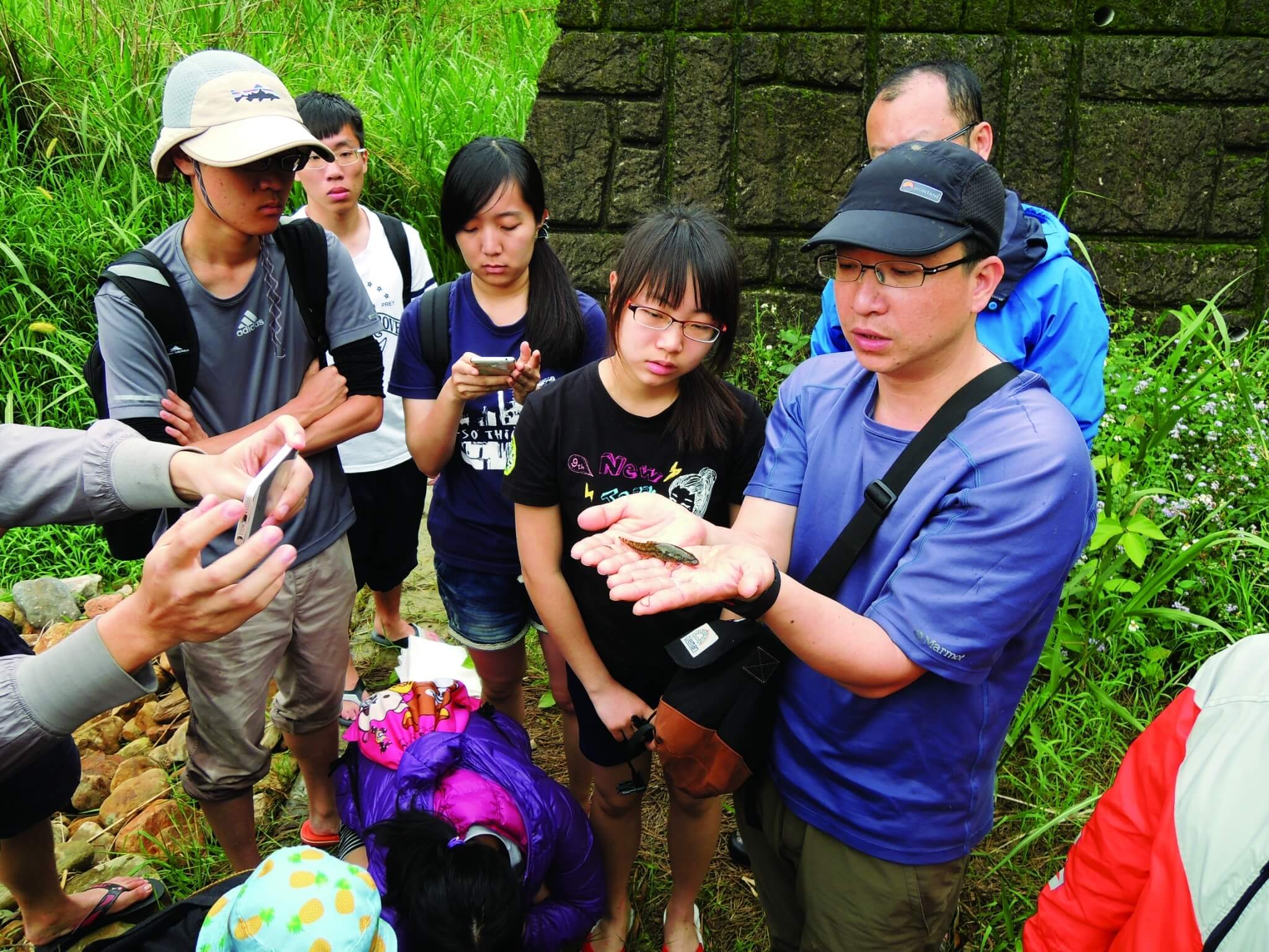 跟著解說員的腳步,不只認識物種,也培養出珍惜的態度/胡景程 提供