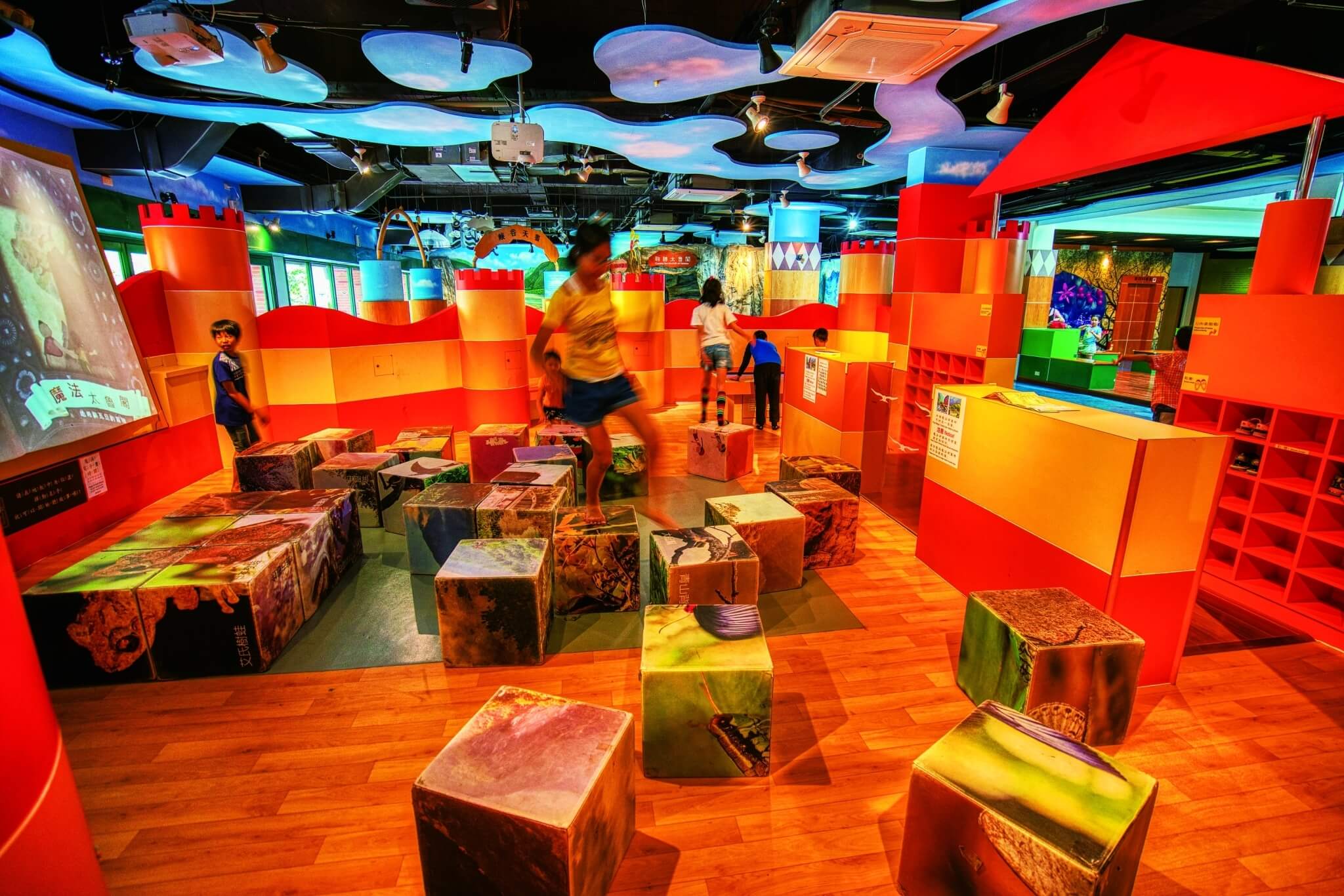 太魯閣國家公園兒童環境館中活潑的互動解說展示設施成為親子遊的最佳場所/楊懷智攝