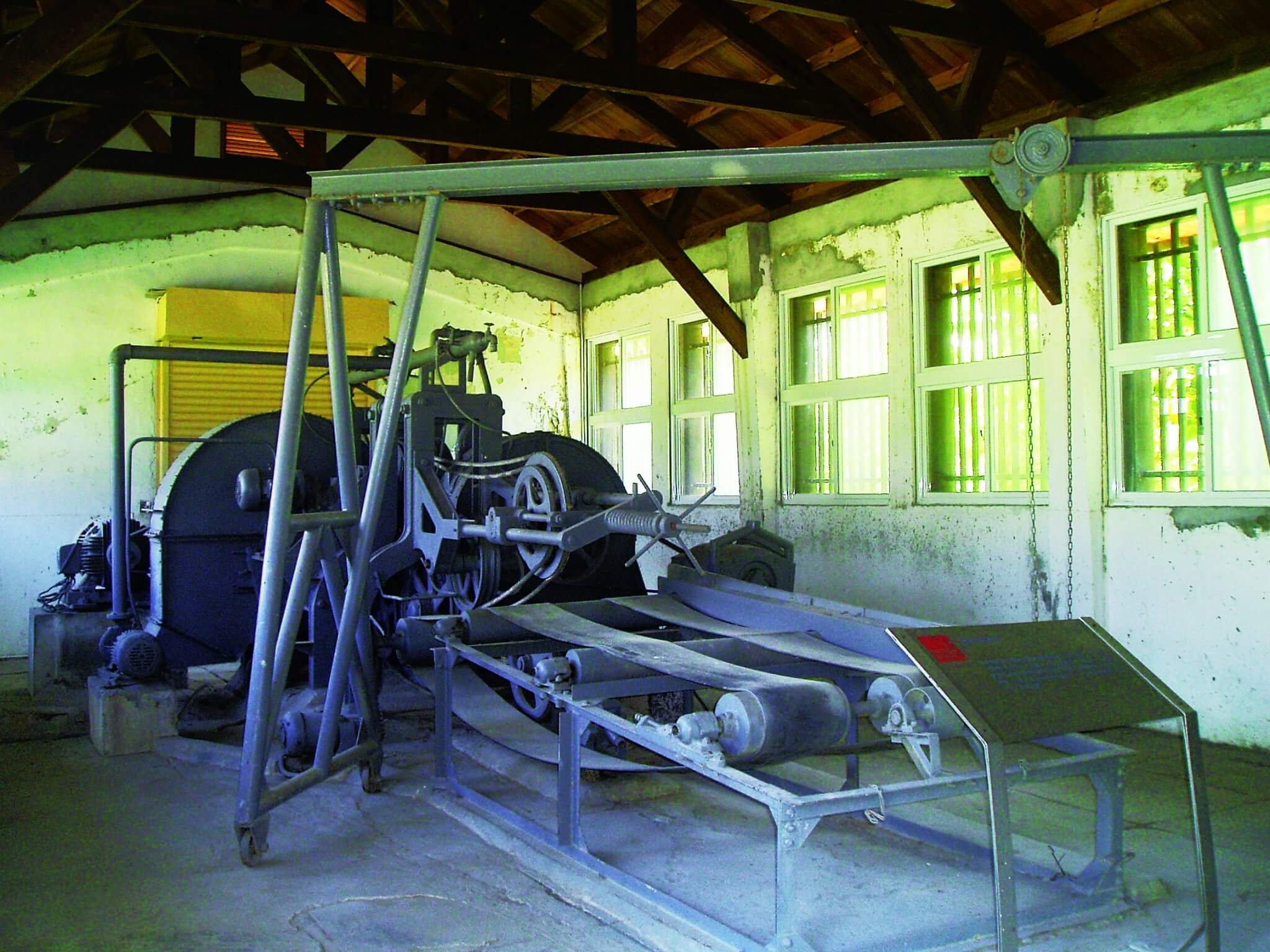 國家公園中除了自然,也有豐富的人文歷史。圖為瓊麻工業歷史展示區內的自動採纖機/墾管處 提供