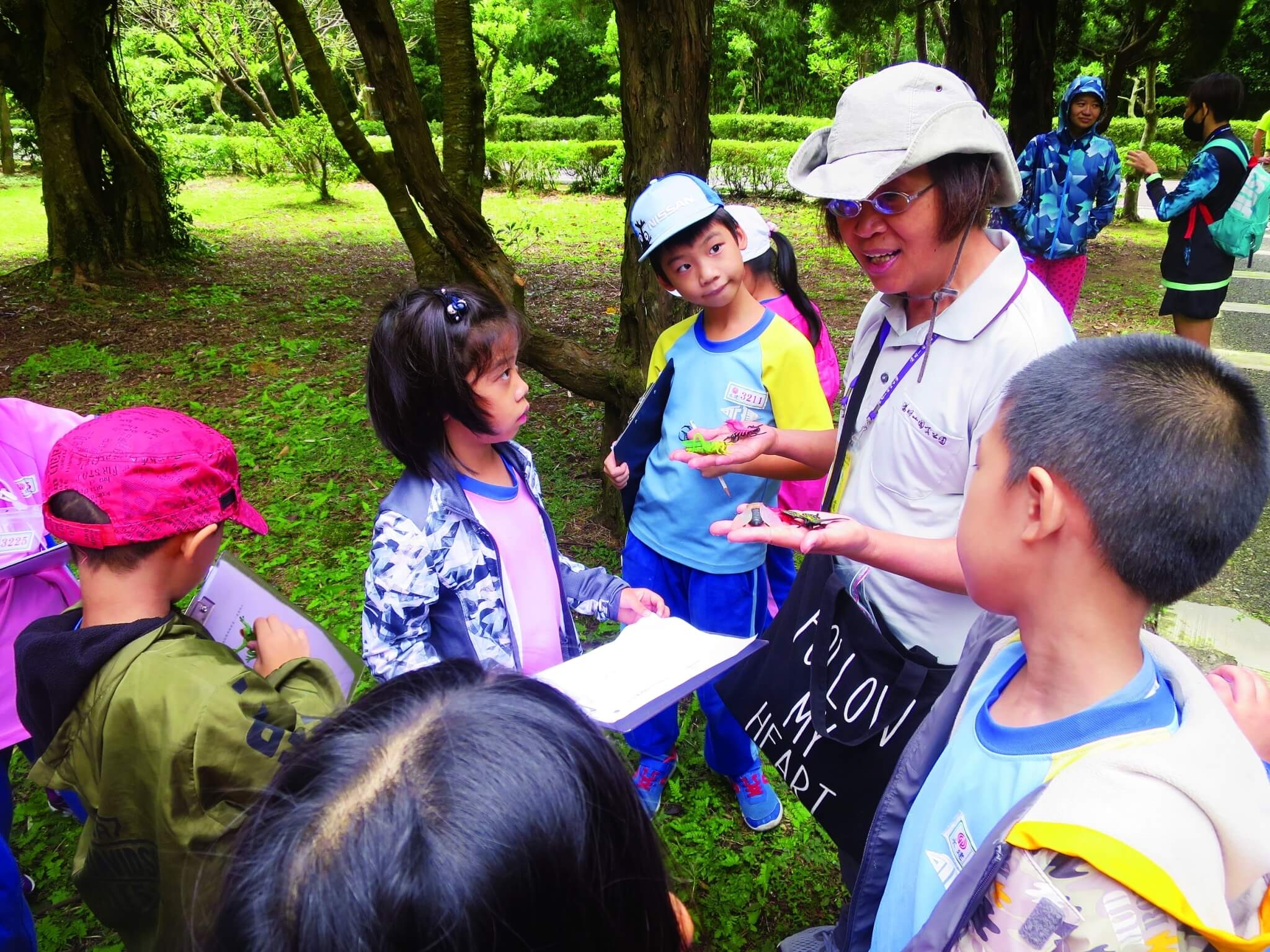 帶領孩童觀察動物,並述說動物的故事,最能夠引起共鳴