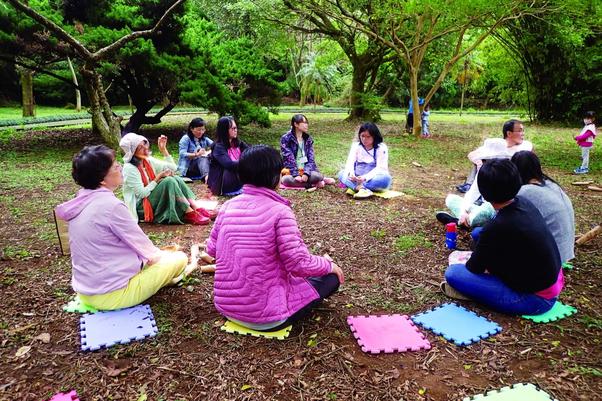 張秋香不只為孩童上課,也會帶領家長從不同角度感受自然之美