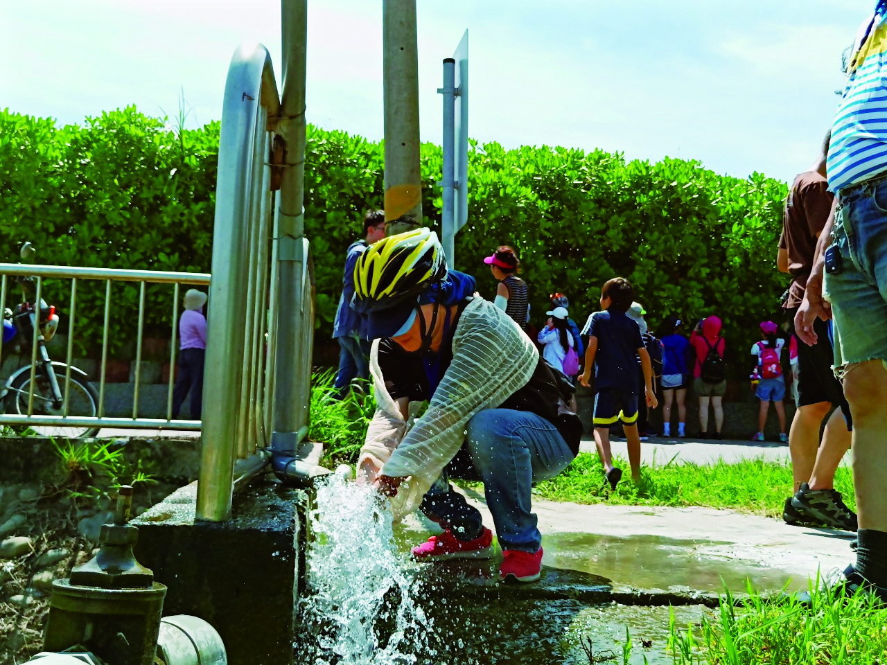 高美濕地遊客中心為斜坡式建築/高美濕地遊客中心 提供
