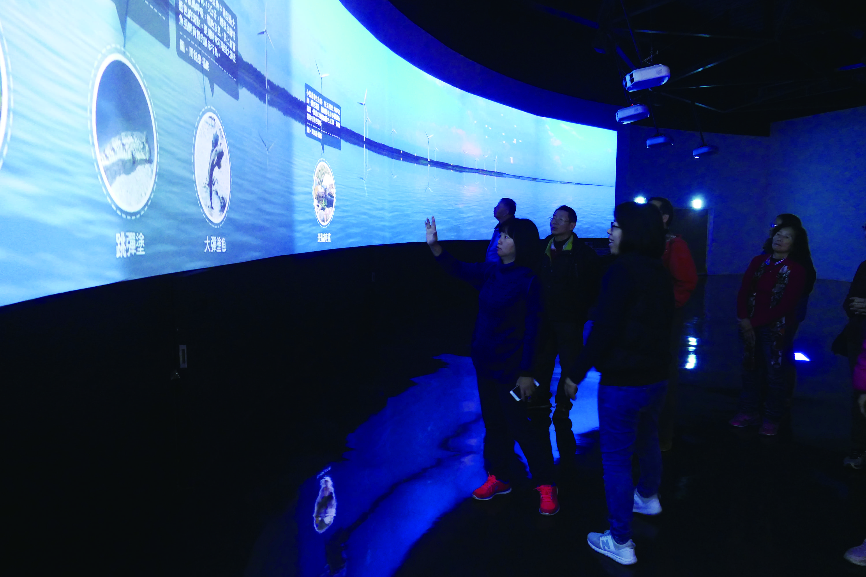 遊客中心裡的多媒體互動體驗/鄭清海 攝