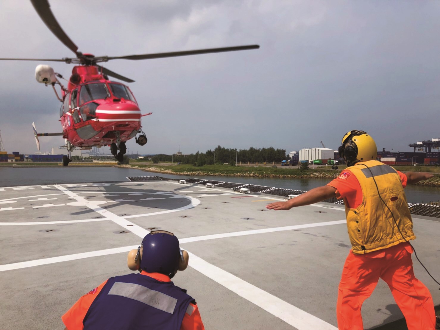 直升機落艦共勤訓練／空勤總隊 提供  