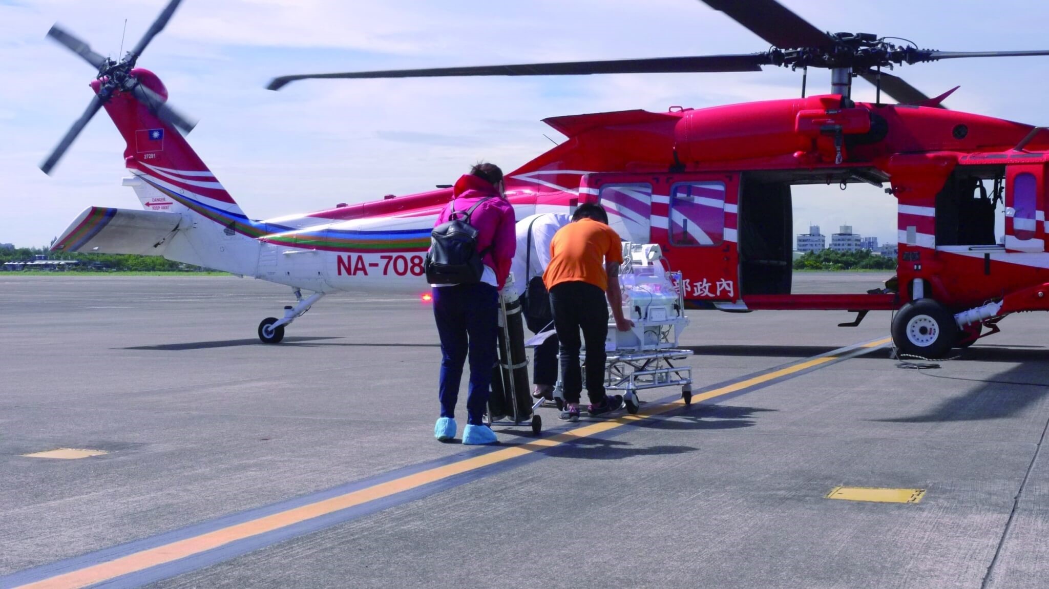 執行澎湖嬰兒早產醫療轉診任務／空勤總隊 提供