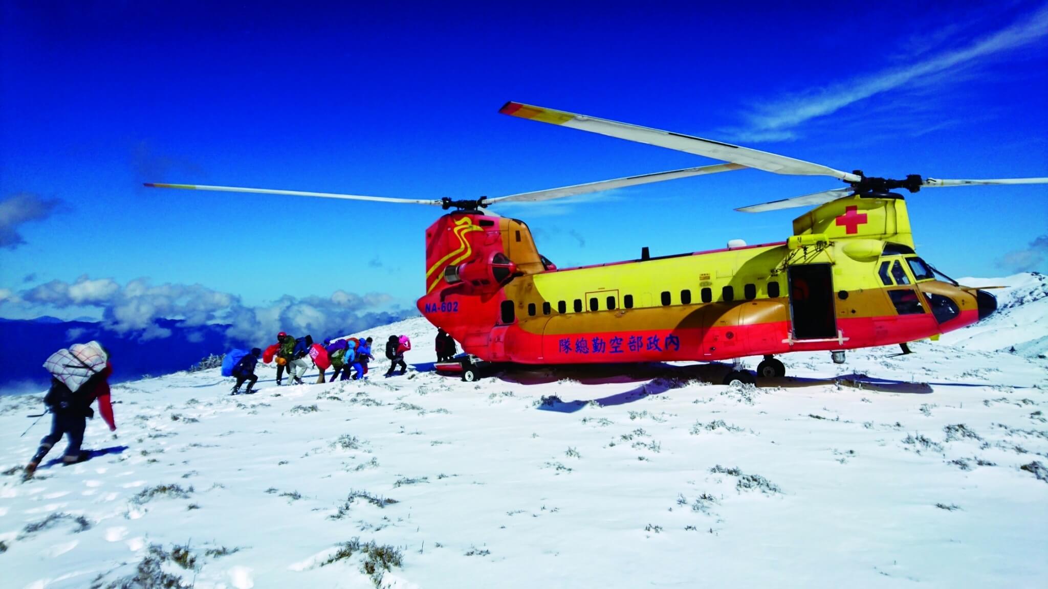 2016 年執行南投郡東山11 名登山客受困救援任務/空勤總隊 提供