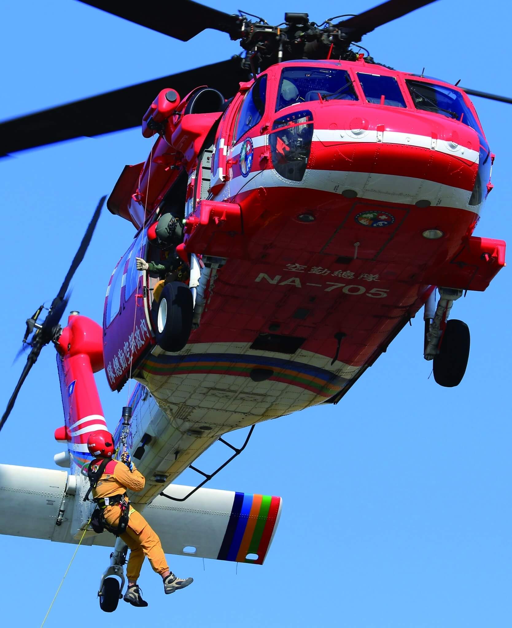 精實的吊掛救援訓練，就為確保待救人員能平安脫困／空勤總隊 提供