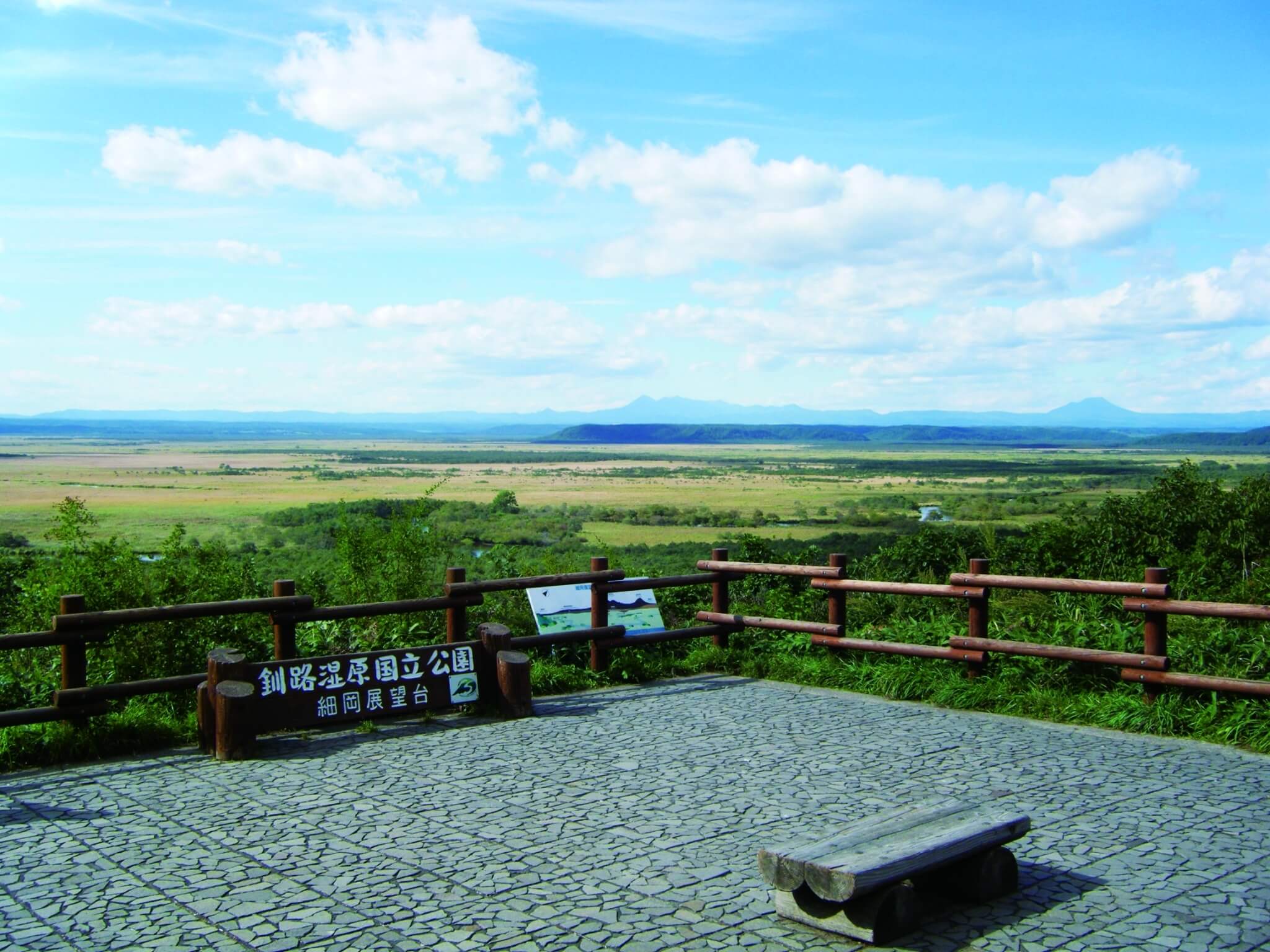 釧路濕原國立公園細岡展望台／ User 欅 攝，commons.wikimedia.orgwikiFileKushirositsugen_Hosooka_Tenboudai.jpg
