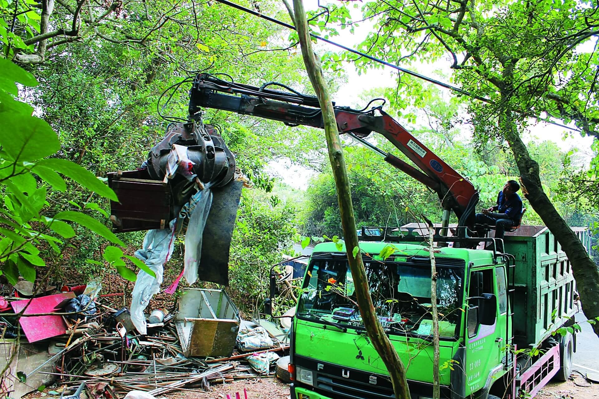 與民眾溝通後鐵腕清運