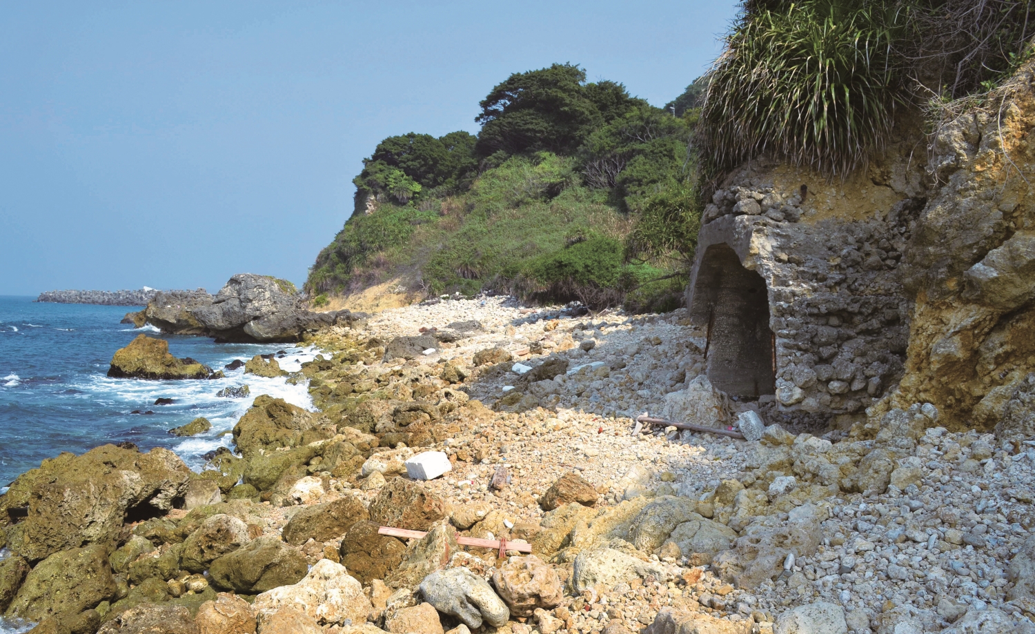 壽山海邊的震洋自殺隊格納壕/郭吉清 提供