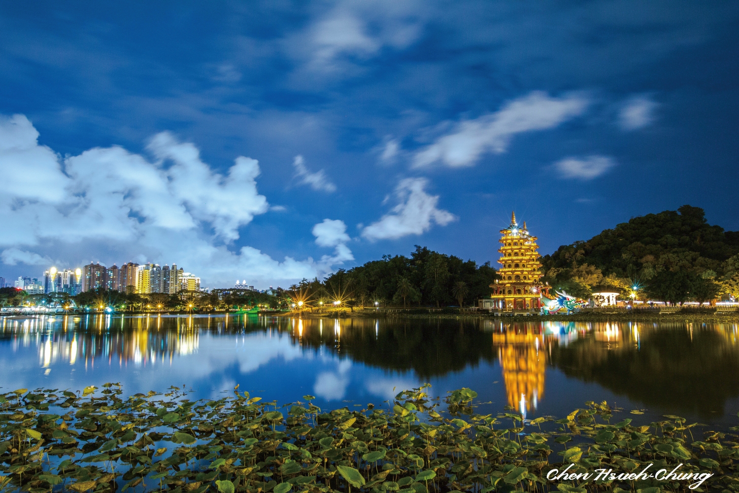 21 世紀的龜山與蓮池潭/陳學中 攝影
