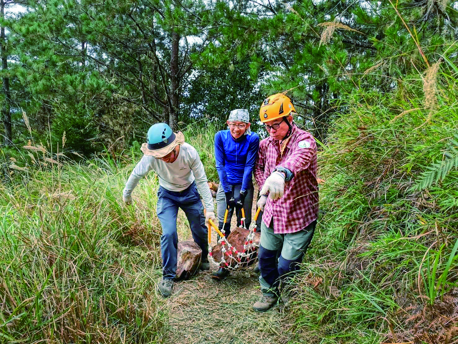 興趣團體也會擔任手作步道志工,協助國家公園維護步道狀態/雪管處 提供(潘振彰 攝)